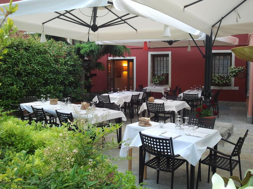 Albergo Croce D'Oro Dolcè Exterior foto