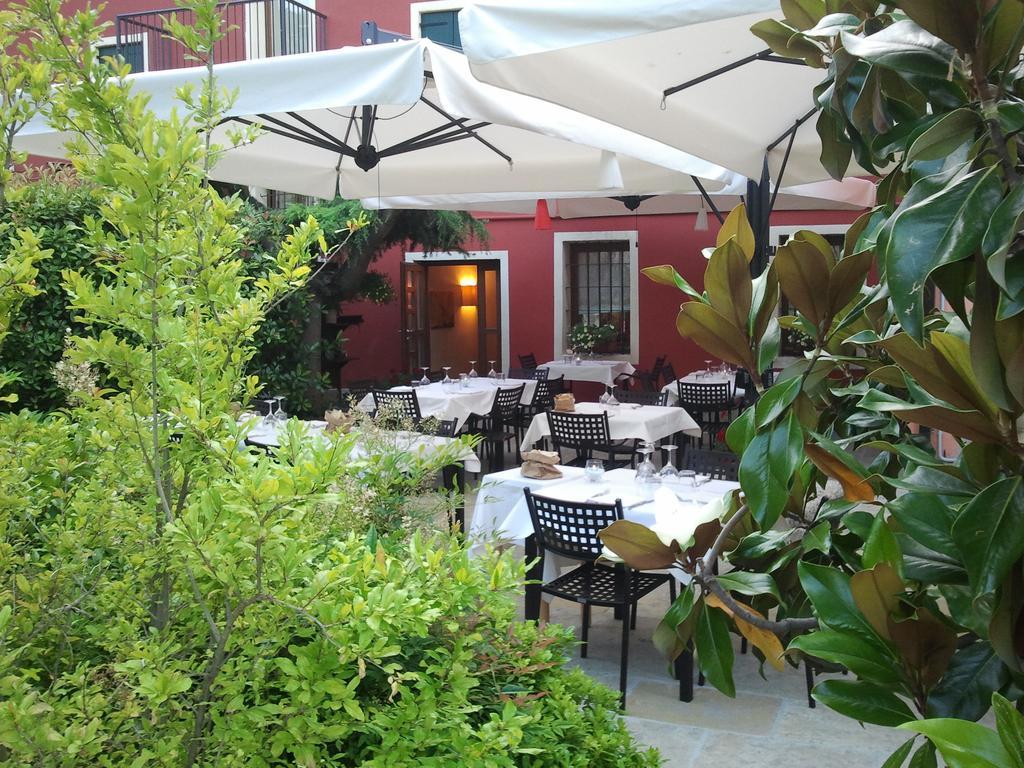 Albergo Croce D'Oro Dolcè Exterior foto